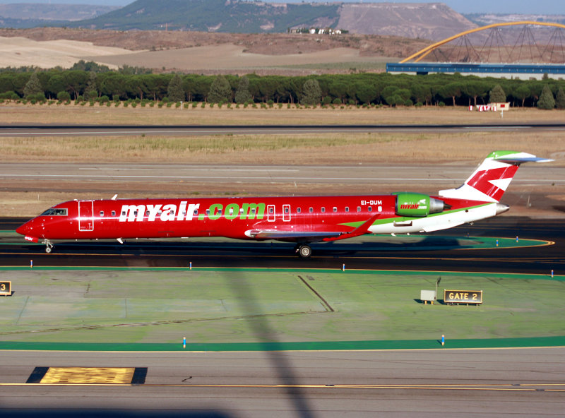 CRJ-900  EI-DUM 