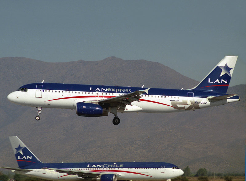 A320  CC-COM 