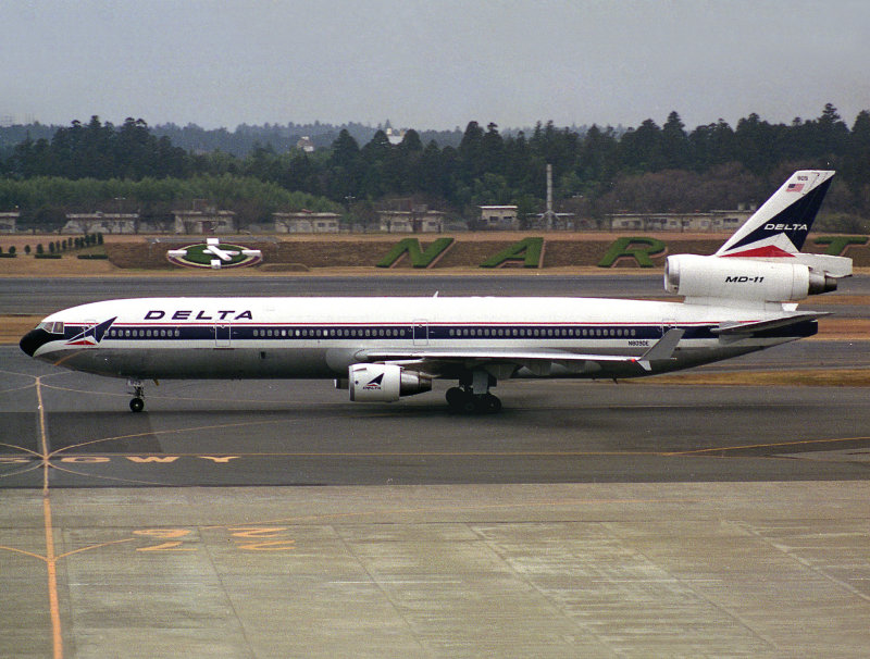 MD11  N809DE  