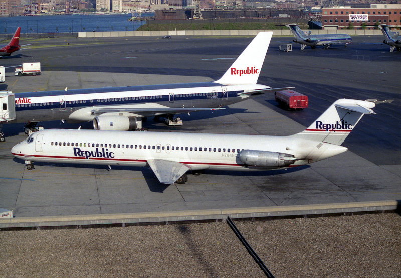 DC9-50  N784NC 