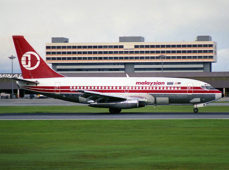 B737-200  9M-MBK  