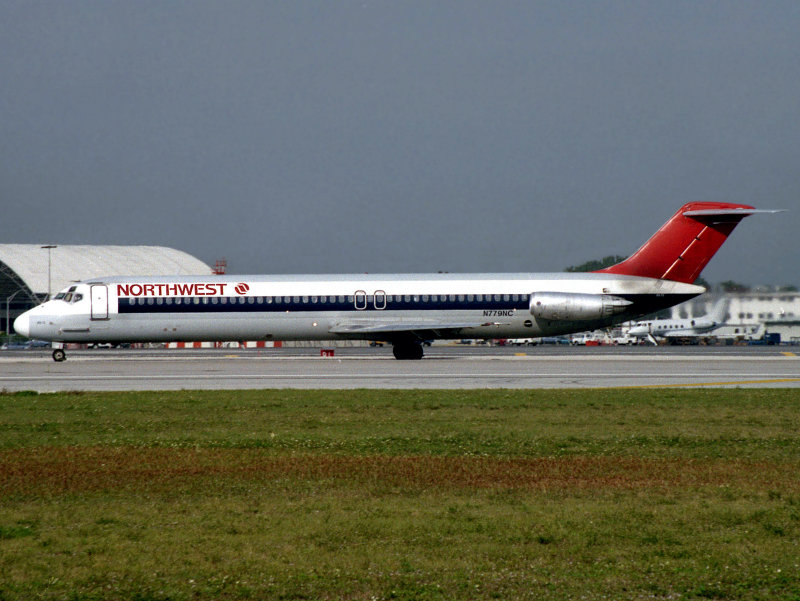 DC9-51 N779NC