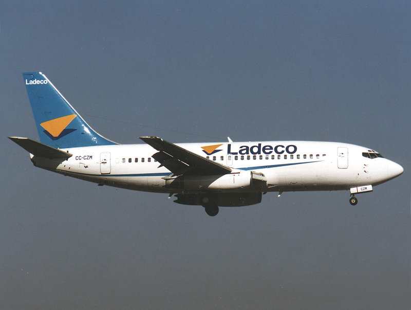 B737-200 CC-CZM  