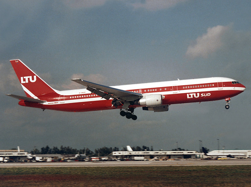 B767-300 D-AMUR