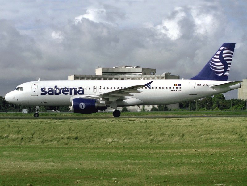 A-320  OO-SNE  