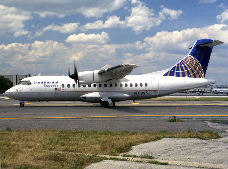 ATR 42 N11835