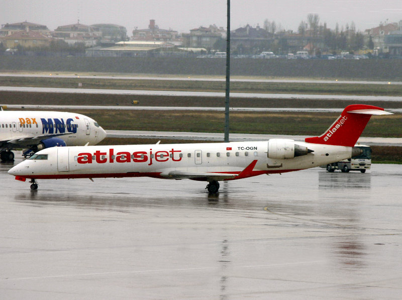 CRJ-700  TC-OGN  
