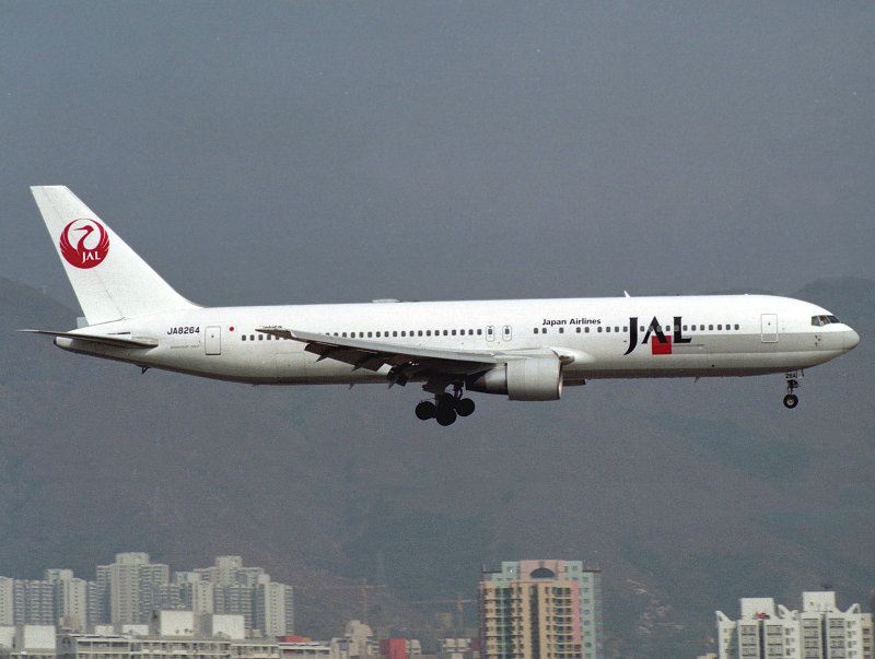 B767-300   JA-8264   
