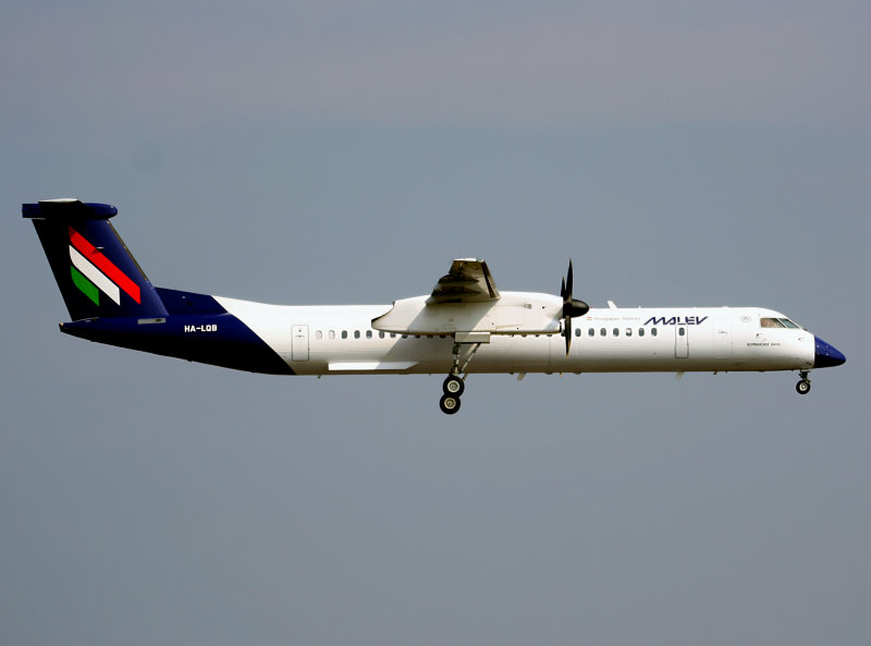 DHC-8 Q400  HA-LQB 