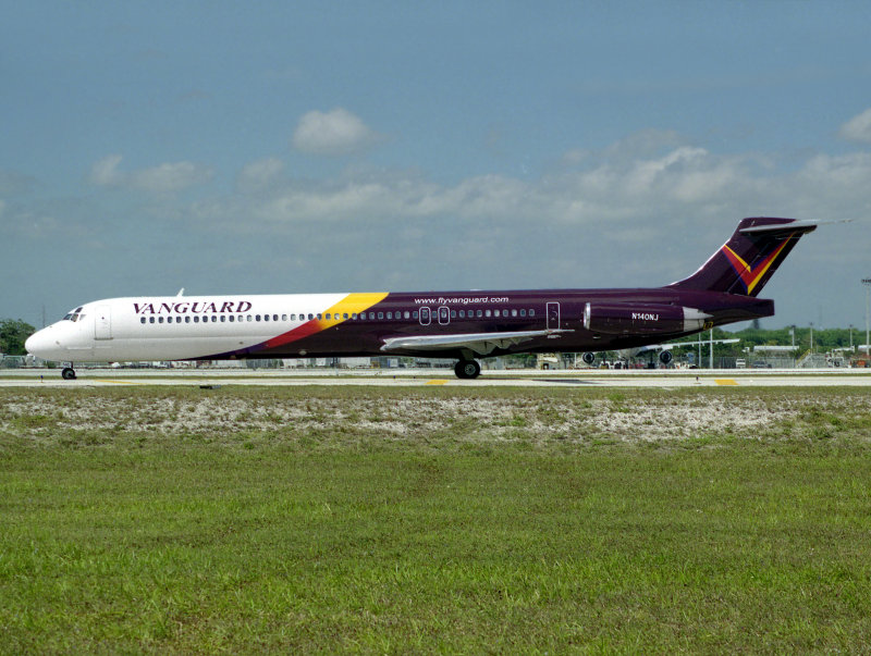 MD-80   N140NJ  