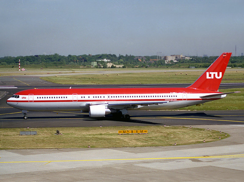B763  D-AMUJ  