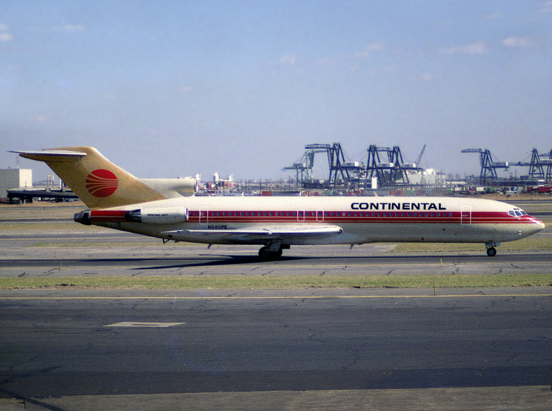 B722  N580PE