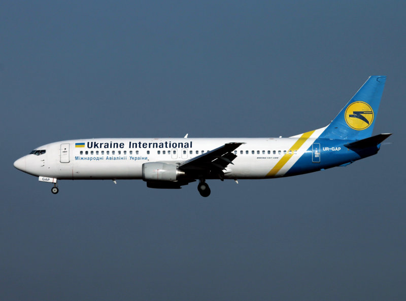B734  UR-GAP 