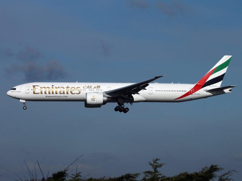 B777-300  A6-ECI  