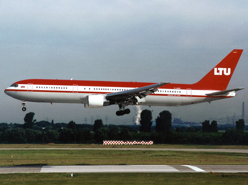 B767-300 D-AMUP  