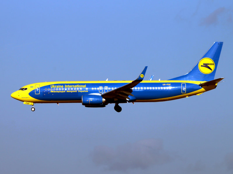 B737-800  UR-PSF 