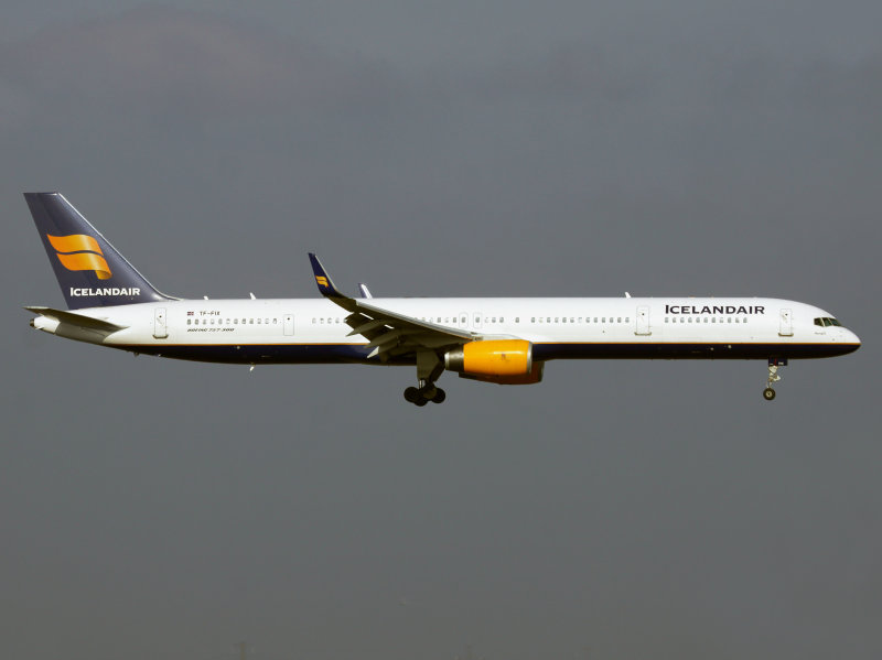 B757-300  TF-FIX  