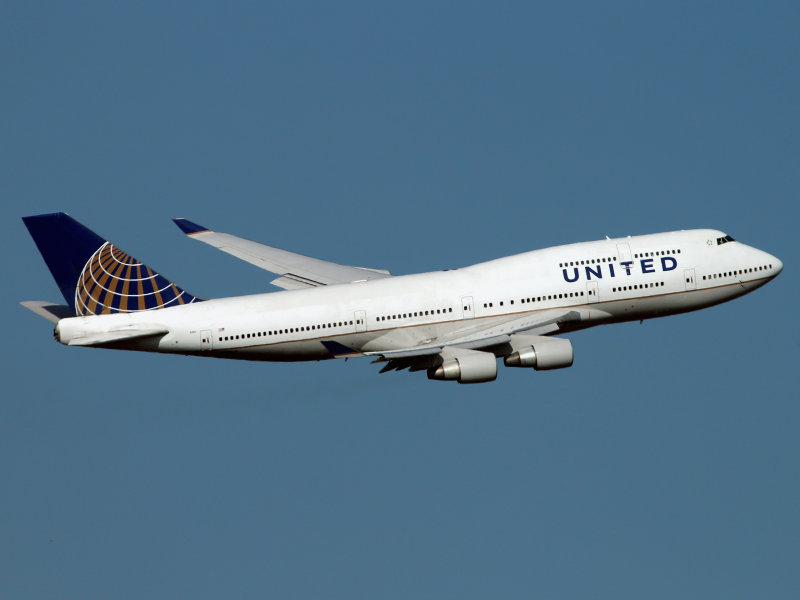 B744 N180UA