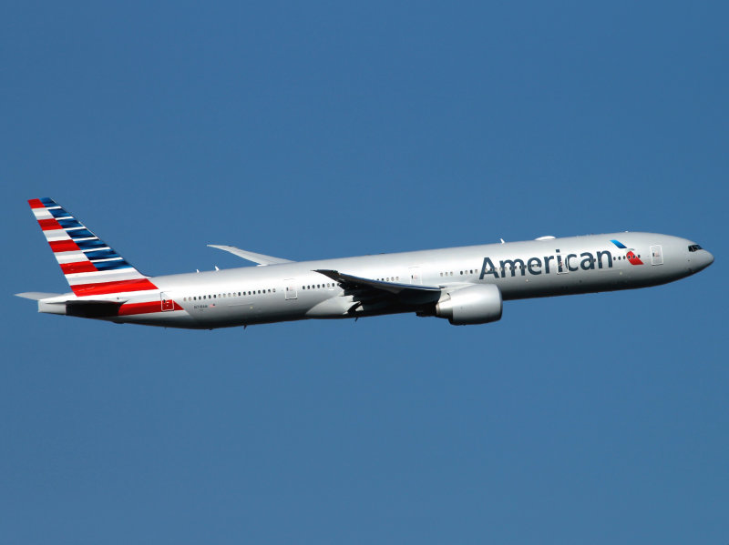 B777-300 N718AN