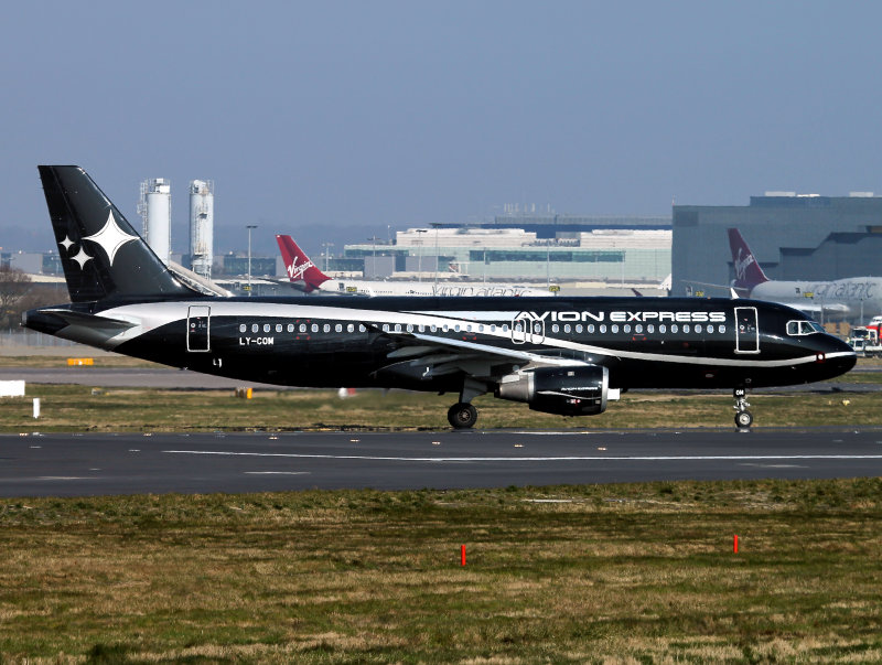 A320 LY-COM