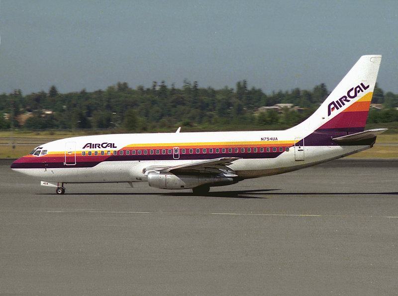 B737-200  N754UA 