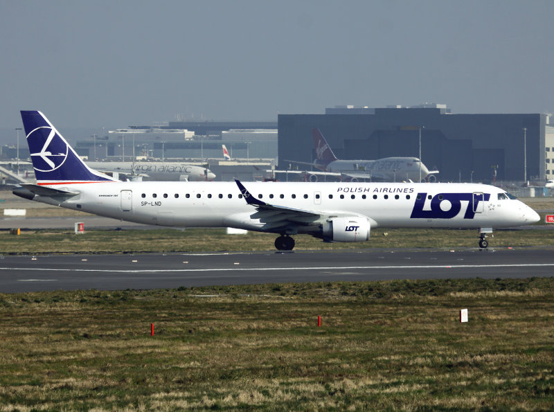 Emb 195  SP-LND  