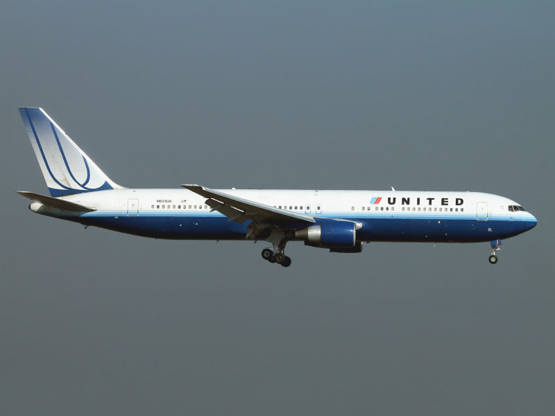 B767-300  N651UA 