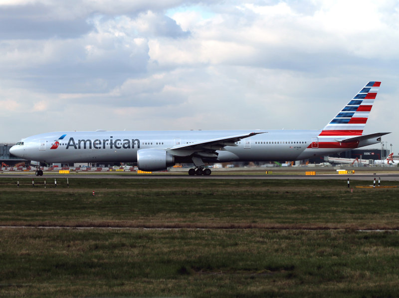 B777-300 N718AN