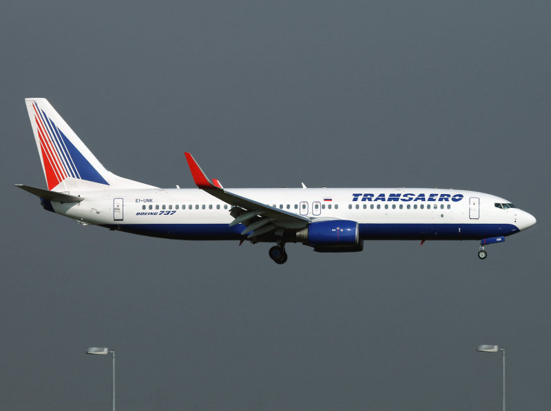 B737-800   EI-UNK  