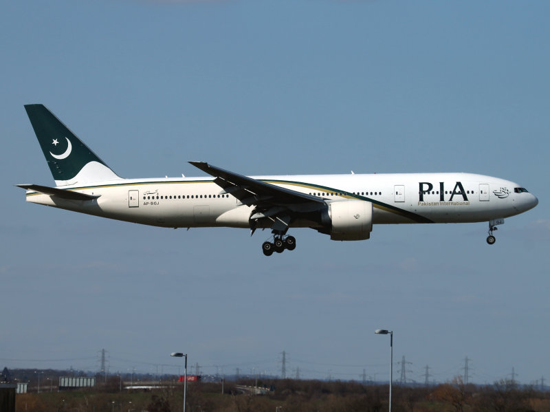 B777-200  AP-BGJ 
