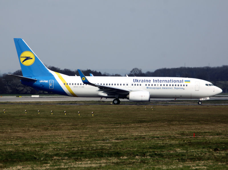 B737-800 UR-PSE  