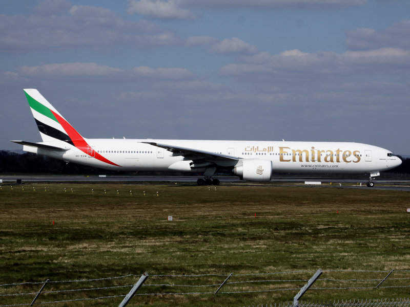 B777-300  A6-EGW 