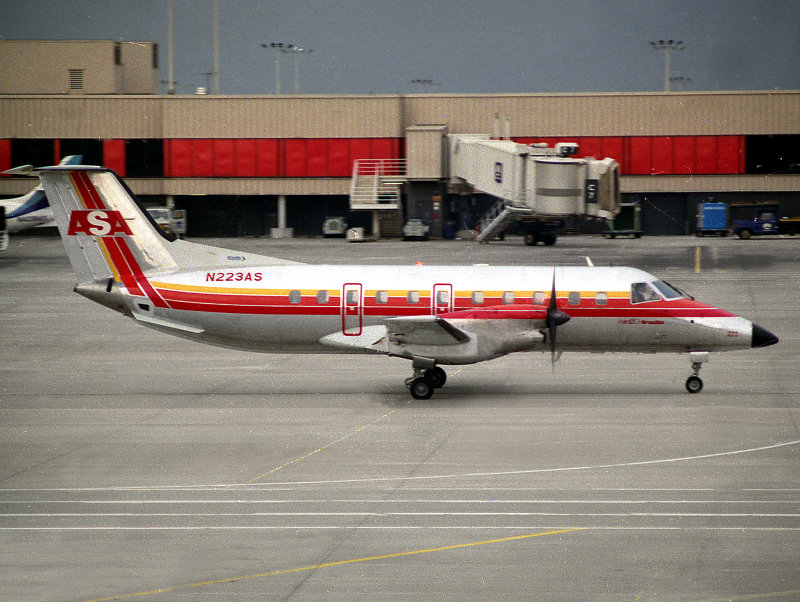 Emb 120  N223AS  
