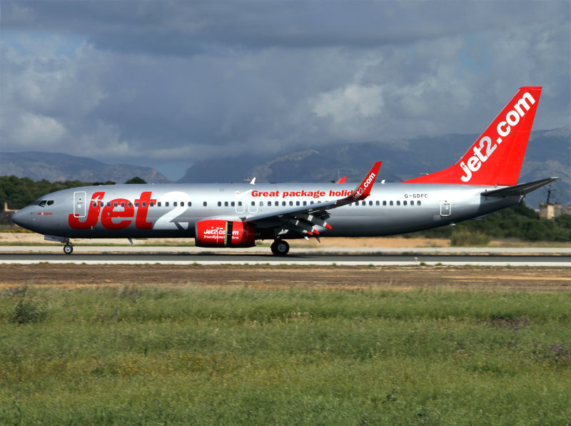 B737-800  G-GDFC  