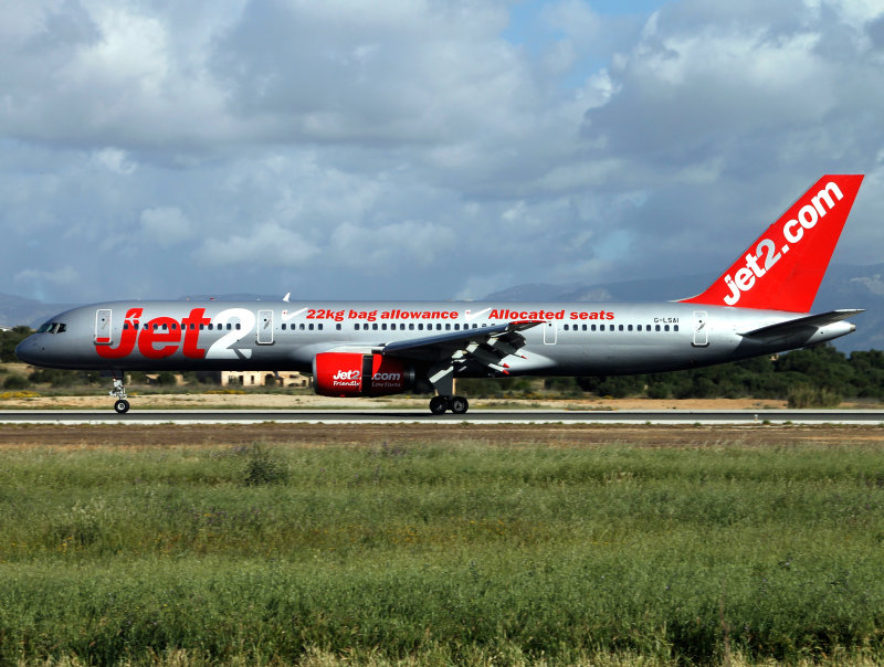 B757-200  G-LSAI  