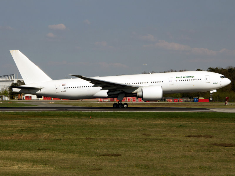 B777-200  YI-AQZ 