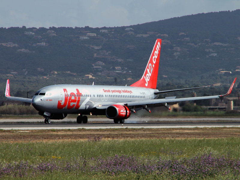 B737-800  G-GDFC  