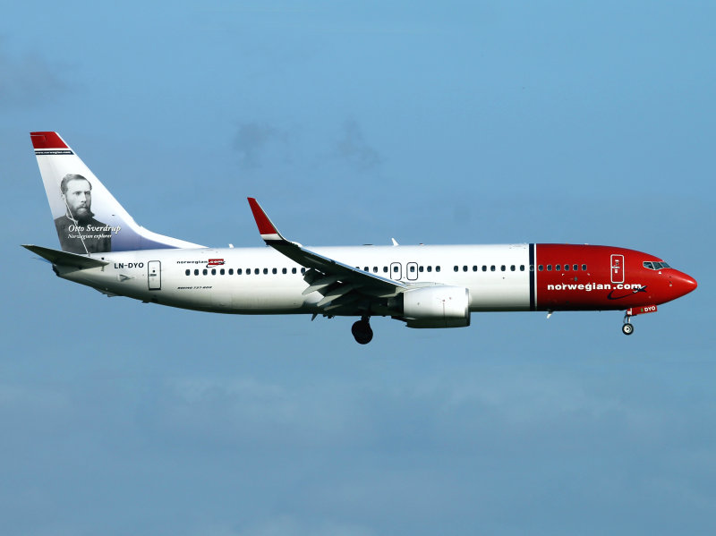 B737-800  LN-DYO