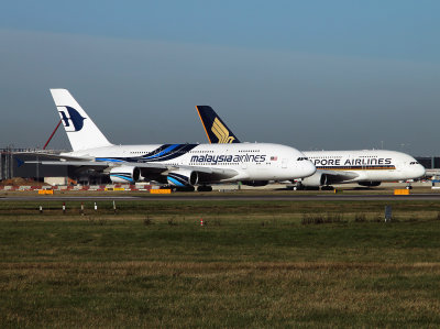 A380 x 2 9M-MNA - 9V-SKT