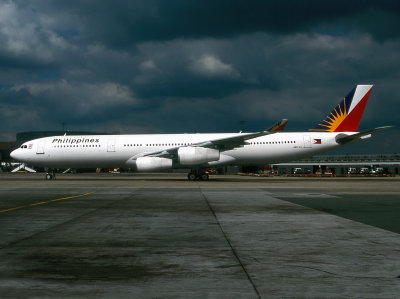 A340-300  A40-LC  