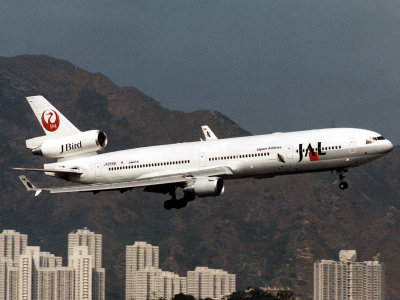 MD-11  JA-8588  