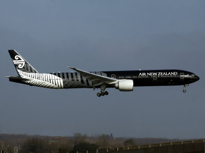 At last I caught this Black Beauty at Heathrow on 09 Left...from AKL and LAX...