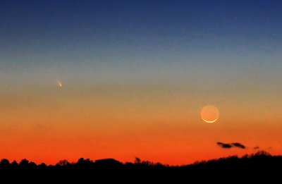 Comet PanSTARRS (C/2011 L4) & The Crescent Moon