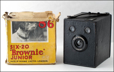 11 Kodak Six-20 Brownie Junior.jpg
