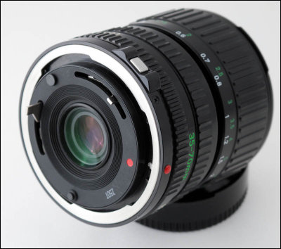 02 Canon FD 35-70mm f3.5-4.5 Lens.jpg