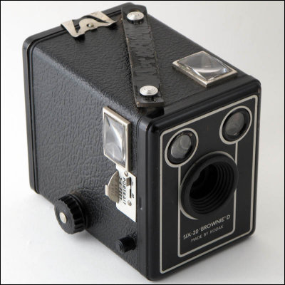 01 Kodak Six-20 Brownie D.jpg