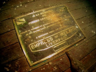 A plaque to the memory of those who lost their life diving this wreck