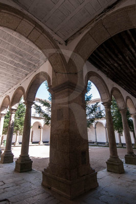 Claustro do Convento de Travanca (MN)