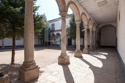 Claustro do Convento de Travanca (MN)