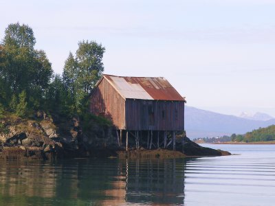 Gammel brygge i Ramfjorden.jpg